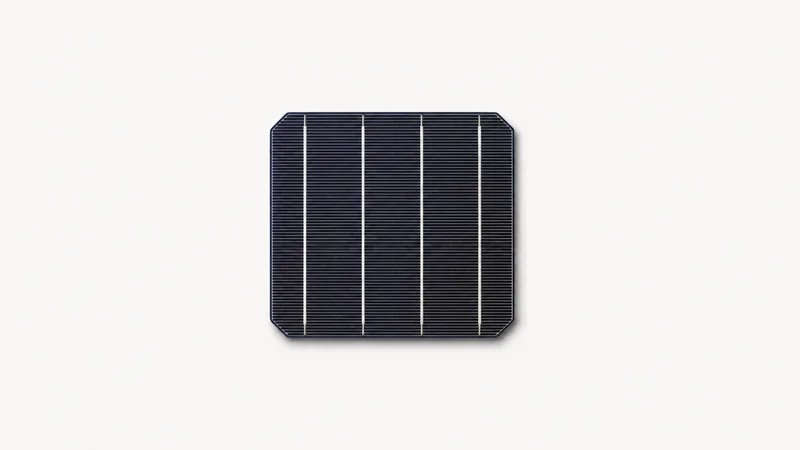 Isolated a monocrystalline solar cell wafer with silver busbars centred on a seamless pale off-white studio background, generous empty margin on every side for overlaid branding