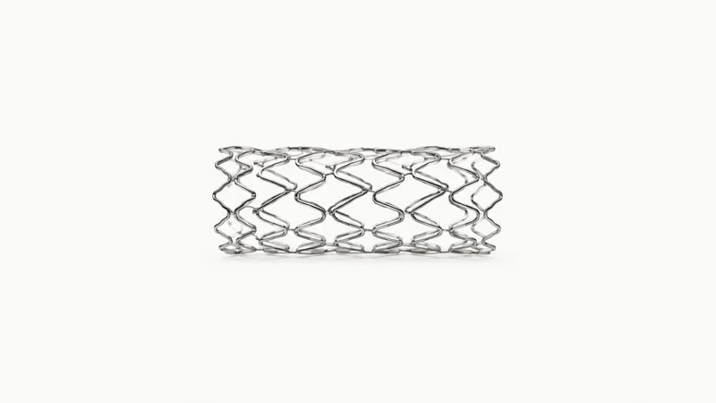 Abstract a mesh of expanded stent struts in polished nitinol motif centred on a seamless pale off-white studio background, generous empty margin for overlaid branding